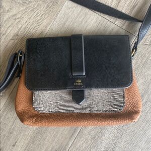 Fossil Black and Brown Crossbody Bag with Modern Design